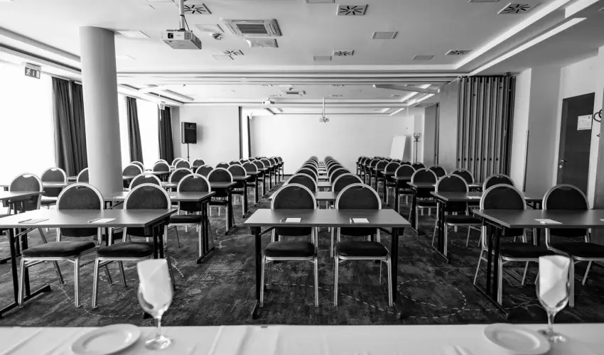 Airport Hotel Budapest Vecs�s - Szilveszter - teljes el�refizet�ssel (min. 3 �j)