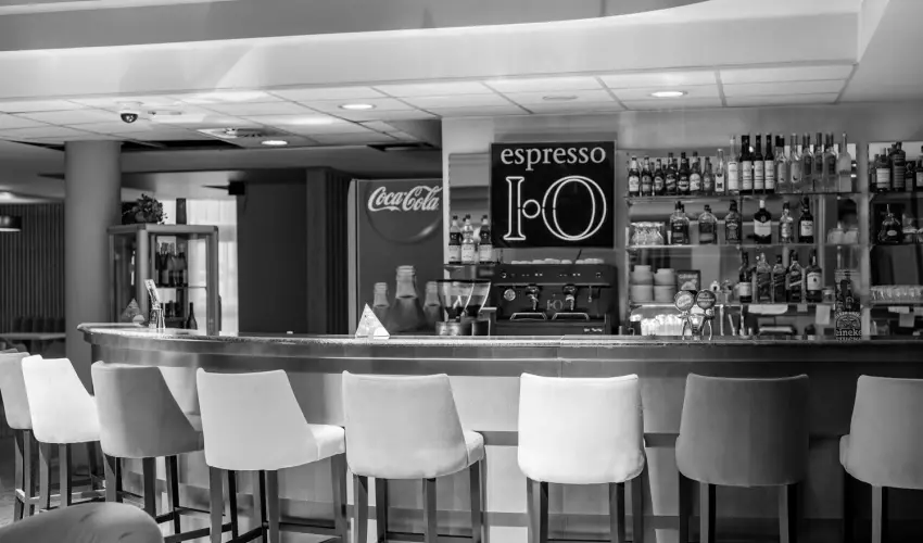 Airport Hotel Budapest Vecs�s - Szilveszter - teljes el�refizet�ssel (min. 3 �j)