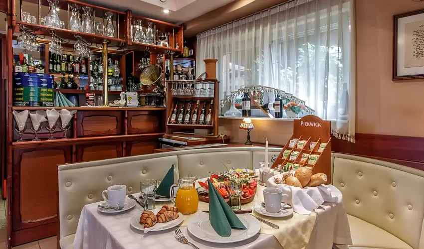 Aranypatk� Panzi� Gy�r�jbar�t - Szilveszter