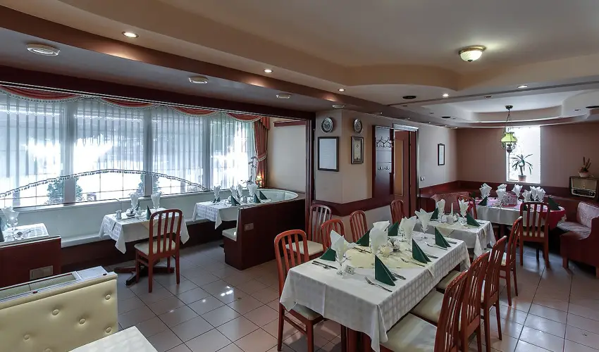 Aranypatk� Panzi� Gy�r�jbar�t - Szilveszter