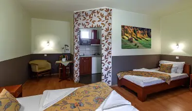 Aranypatk� Panzi� Gy�r�jbar�t