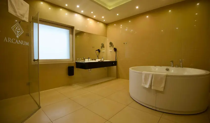 Arcanum Hotel B�k�scsaba - Szilveszteri �vb�cs�ztat� az Arcanum Hotelben 2026 (min. 3 �j)