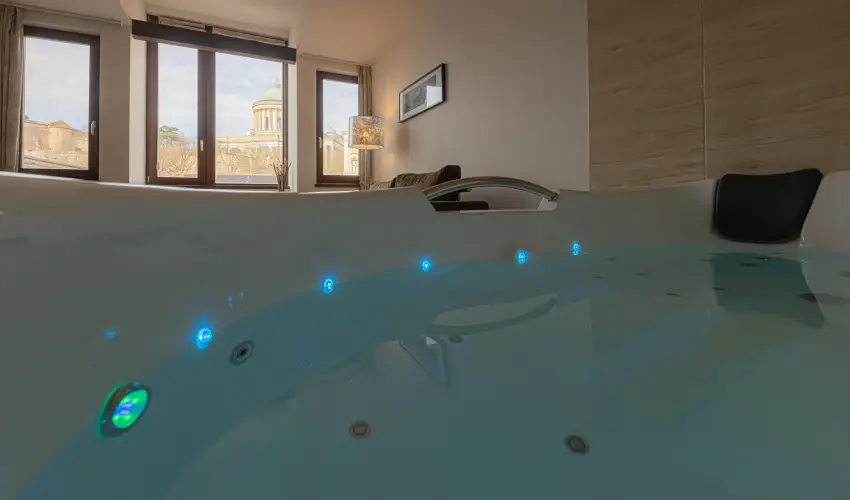 Bazilika alatti Panzi Esztergom - nnepi Wellness a Csillagok Alatt (min. 2 j)