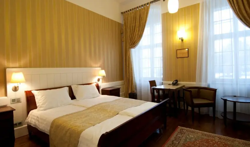 Erzs�bet Nagy Sz�lloda Paks - Szilveszteri csomagaj�nlat (min. 2 �j)