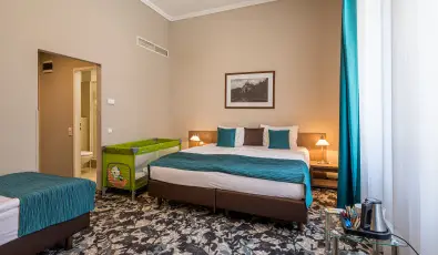 Erzsbet Kirlyn Szlloda Gdll