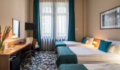 Erzsbet Kirlyn Szlloda Gdll