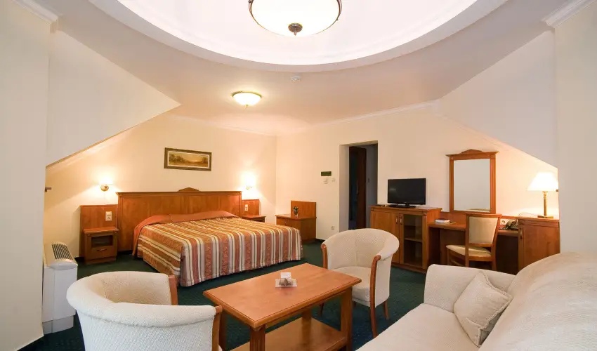 Gerby Kria Hotel s Lovasudvar Lajosmizse - Szilveszter (min. 2 j)