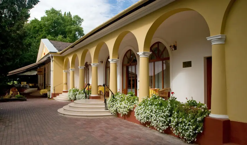 Gerby Kria Hotel s Lovasudvar Lajosmizse - Szilveszter (min. 2 j)