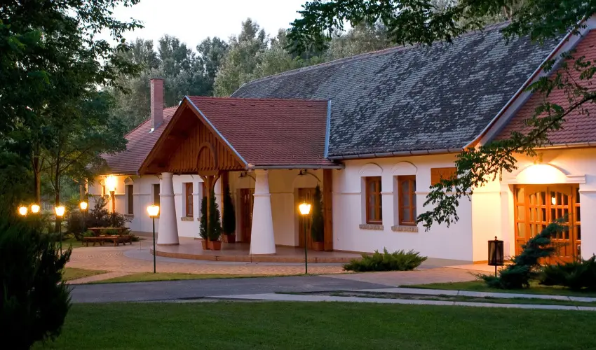 Gerby Kria Hotel s Lovasudvar Lajosmizse - Szilveszter (min. 2 j)