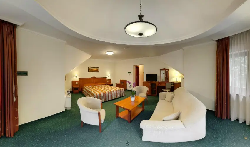 Gerby Kria Hotel s Lovasudvar Lajosmizse - Szilveszter (min. 2 j)