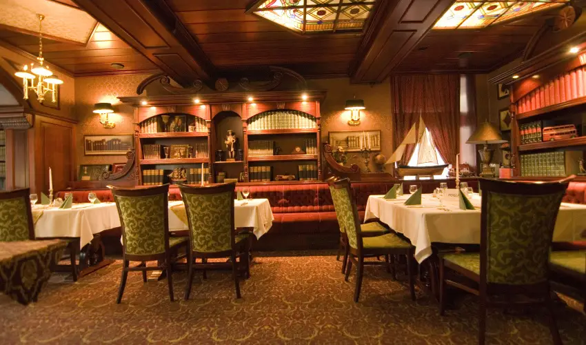 Golden Ball Club Hotel Gyr - Szilveszter (min. 2 j)