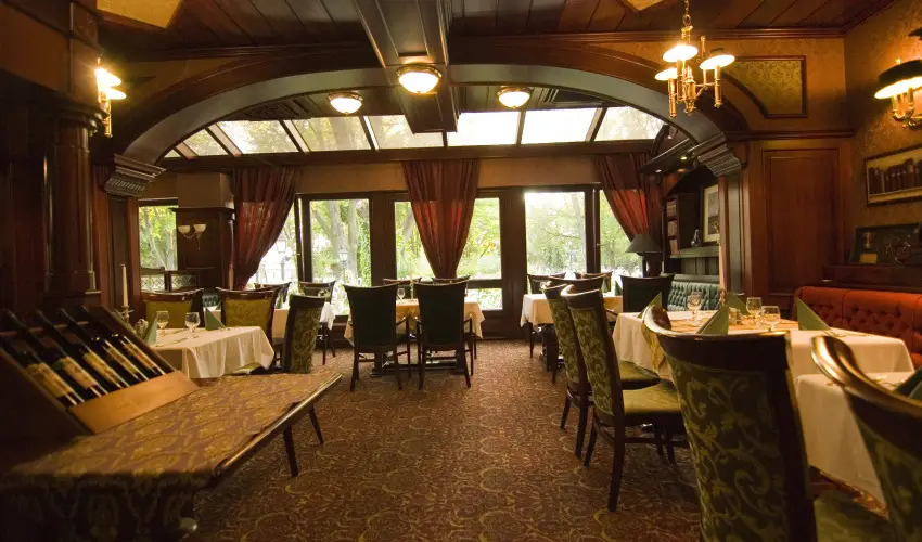 Golden Ball Club Hotel Gyr - Szilveszter (min. 2 j)