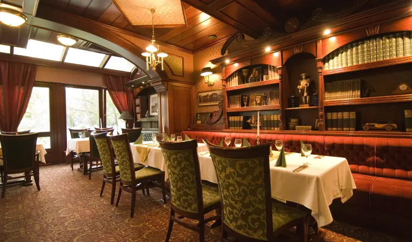 Golden Ball Club Hotel Gyr - Szilveszter (min. 2 j)