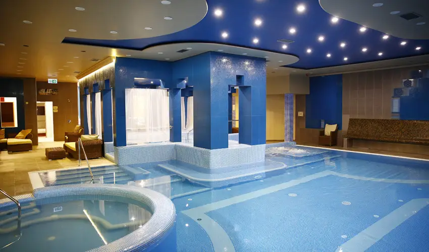 Golden Ball Club Hotel Gyr - Szilveszter (min. 2 j)