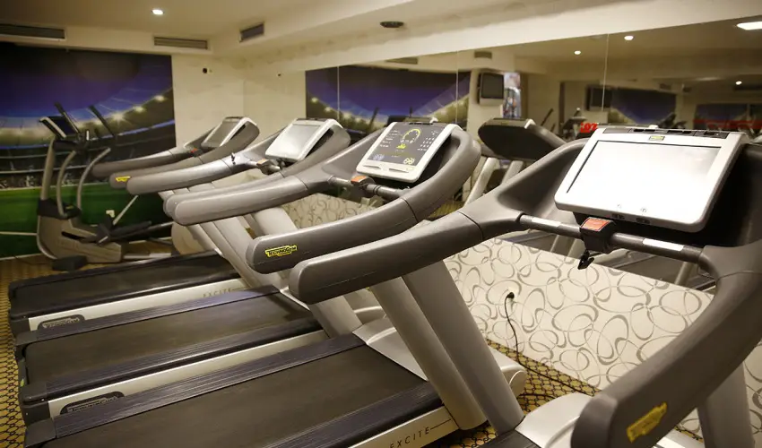 Golden Ball Club Hotel Gyr - Szilveszter (min. 2 j)