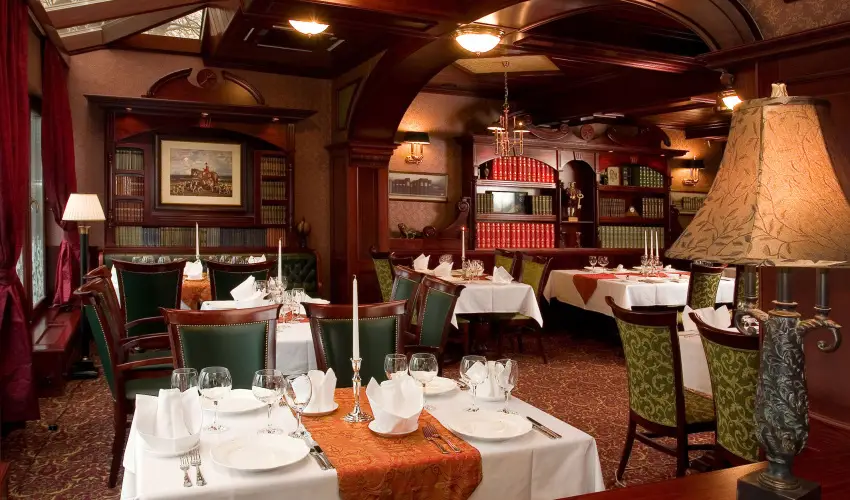 Golden Ball Club Hotel Gyr - Szilveszter (min. 2 j)