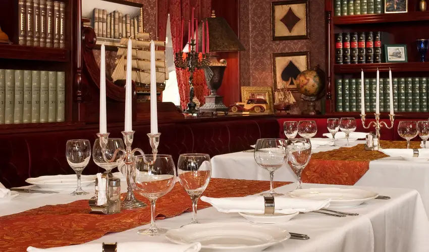 Golden Ball Club Hotel Gyr - Szilveszter (min. 2 j)