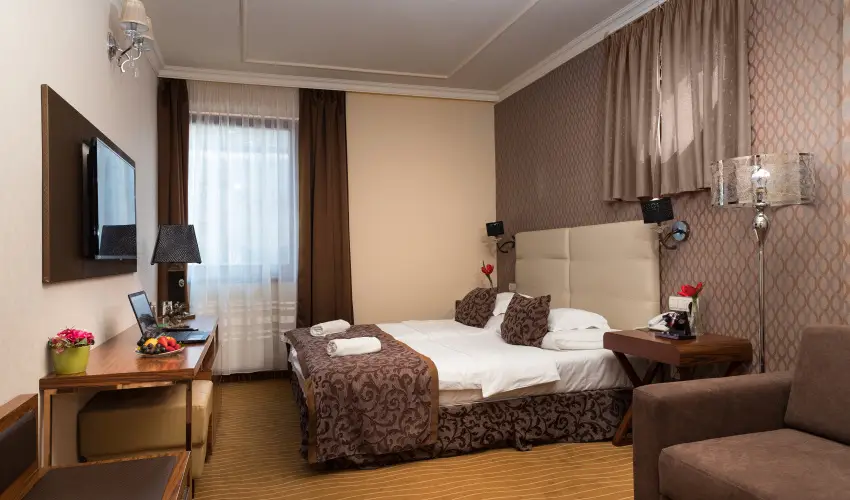 Golden Ball Club Hotel Gyr - Szilveszter (min. 2 j)