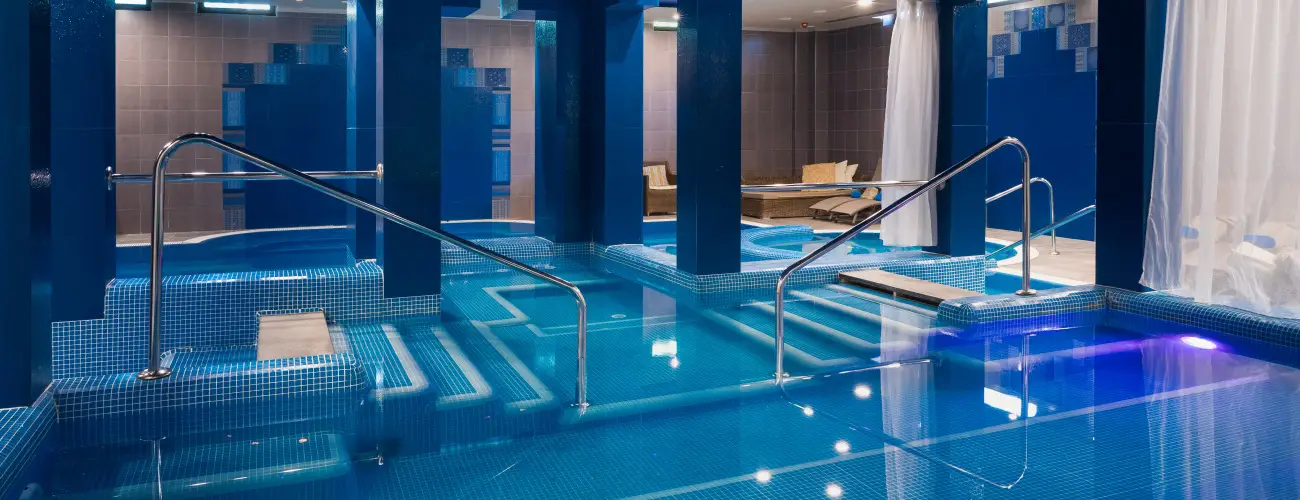 Golden Ball Club Hotel Gyr - Szilveszter (min. 2 j)