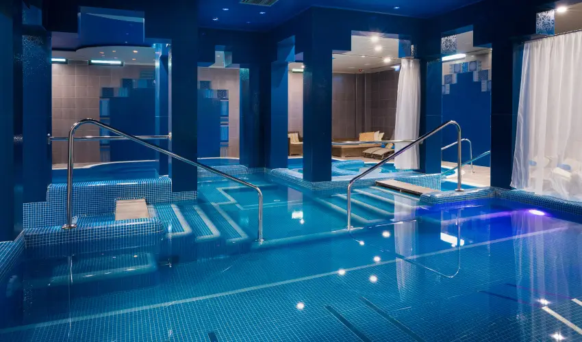 Golden Ball Club Hotel Gyr - Szilveszter (min. 2 j)