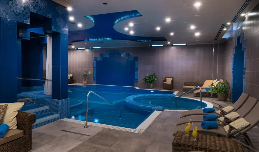 Golden Ball Club Hotel Gyr - Szilveszter (min. 2 j)