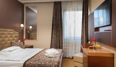 Golden Ball Club Hotel Gyr