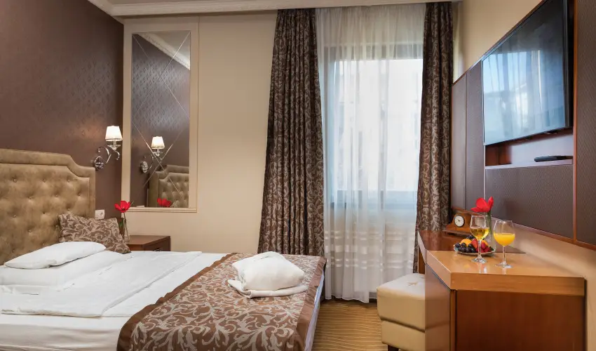 Golden Ball Club Hotel Gyr - Szilveszter (min. 2 j)