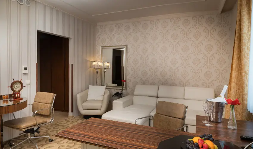 Golden Ball Club Hotel Gyr - Szilveszter (min. 2 j)