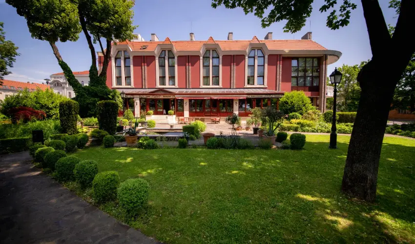 Golden Ball Club Hotel Gyr - Szilveszter (min. 2 j)