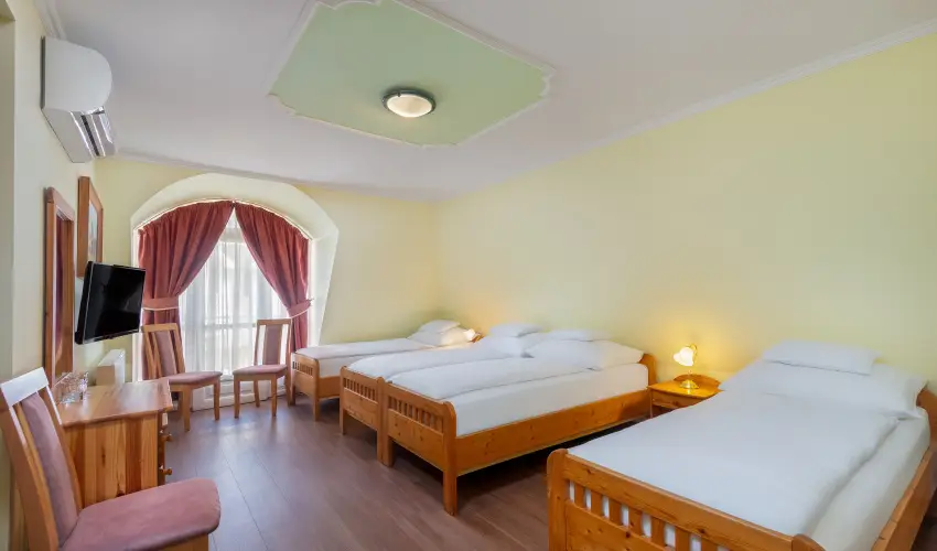 Gosztola Gyngye-az erd szllodja Gosztola - Szilveszter (min. 3 j)