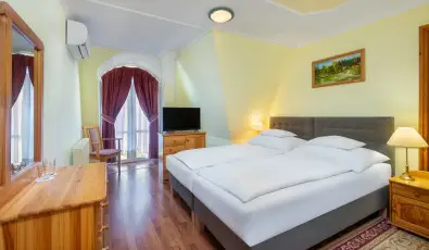 Gosztola Gyngye-az erd szllodja Gosztola