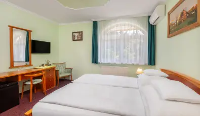 Gosztola Gyngye-az erd szllodja Gosztola