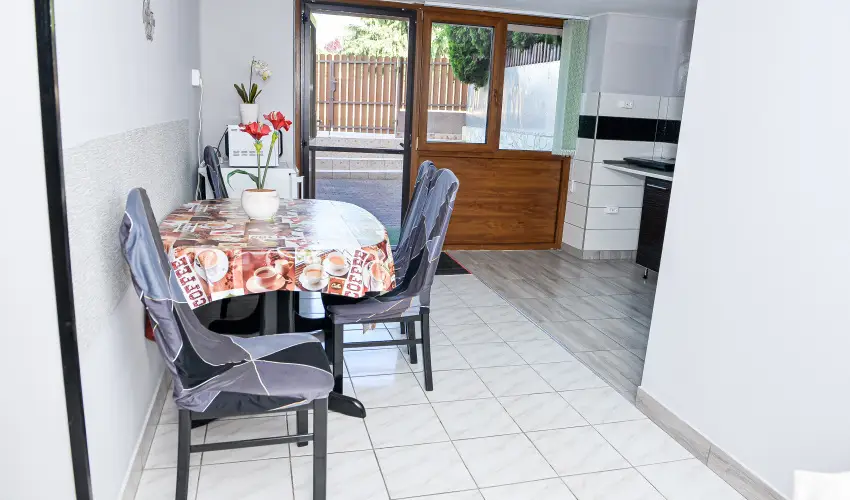 Hajnal Apartman Hajd�szoboszl� - Szilveszter (min. 2 �j)