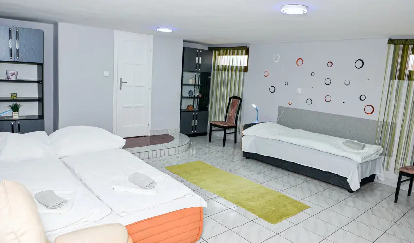 Hajnal Apartman Hajd�szoboszl� - Szilveszter (min. 2 �j)