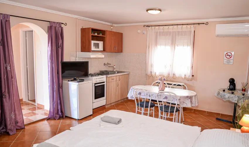Hajnal Apartman Hajd�szoboszl� - Szilveszter (min. 2 �j)