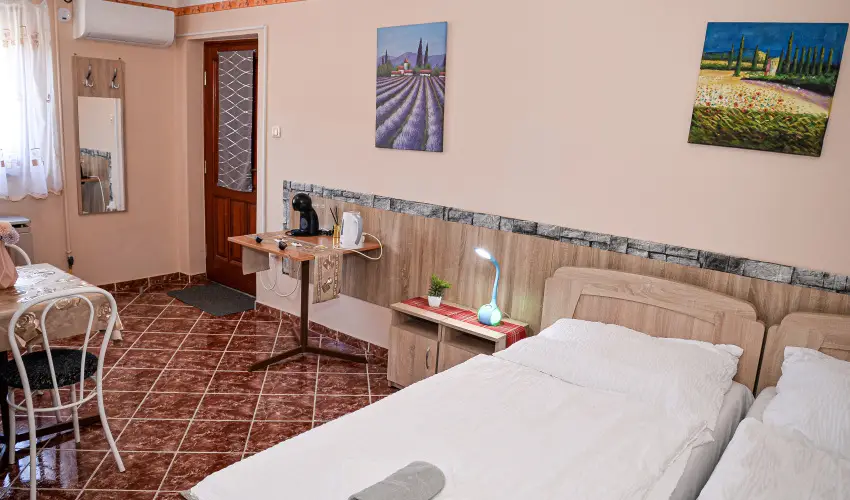 Hajnal Apartman Hajd�szoboszl� - Szilveszter (min. 2 �j)