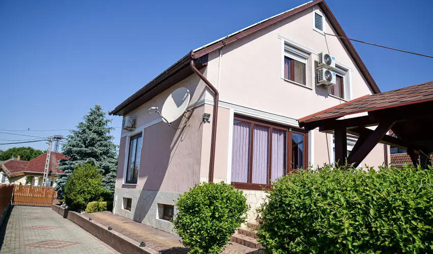 Hajnal Apartman Hajd�szoboszl� - Szilveszter (min. 2 �j)