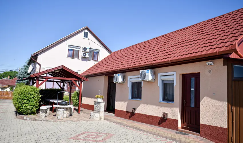 Hajnal Apartman Hajd�szoboszl� - Szilveszter (min. 2 �j)