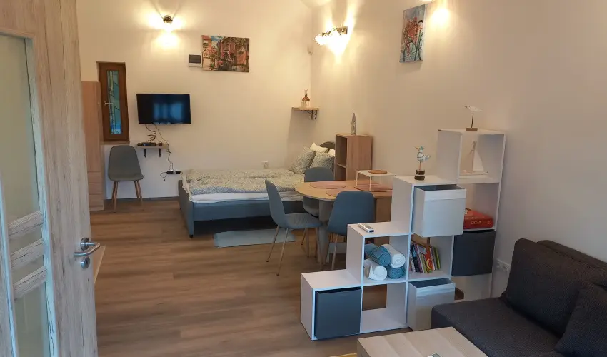 Hanga-lak Velence - Szilveszter (min. 2 �j)