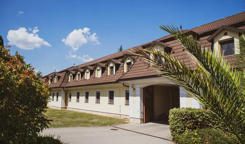 Htkti Wellness Hotel & Lovaspark Mr - Szilveszter