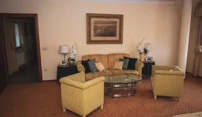 Htkti Wellness Hotel & Lovaspark Mr