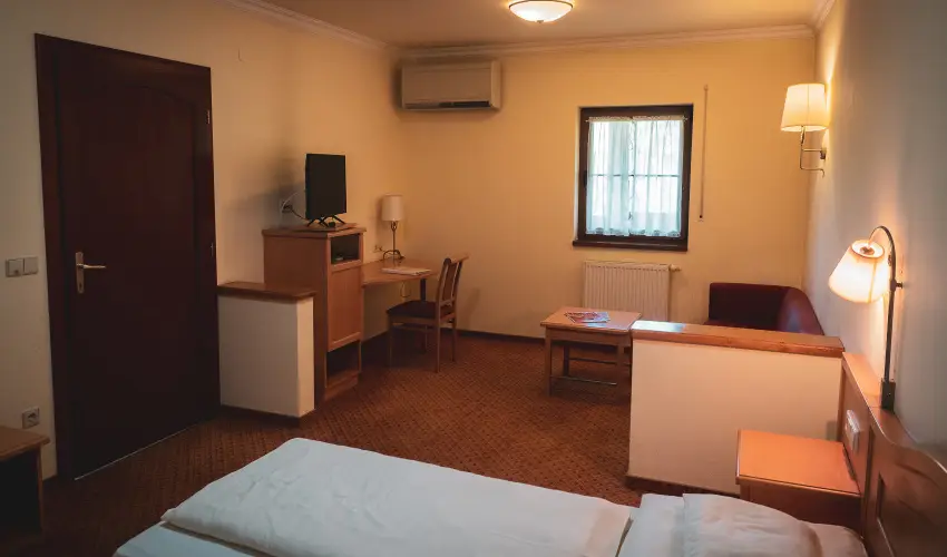 Htkti Wellness Hotel & Lovaspark Mr - Szilveszter