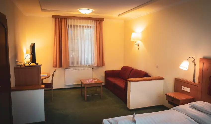 Htkti Wellness Hotel & Lovaspark Mr - Szilveszter