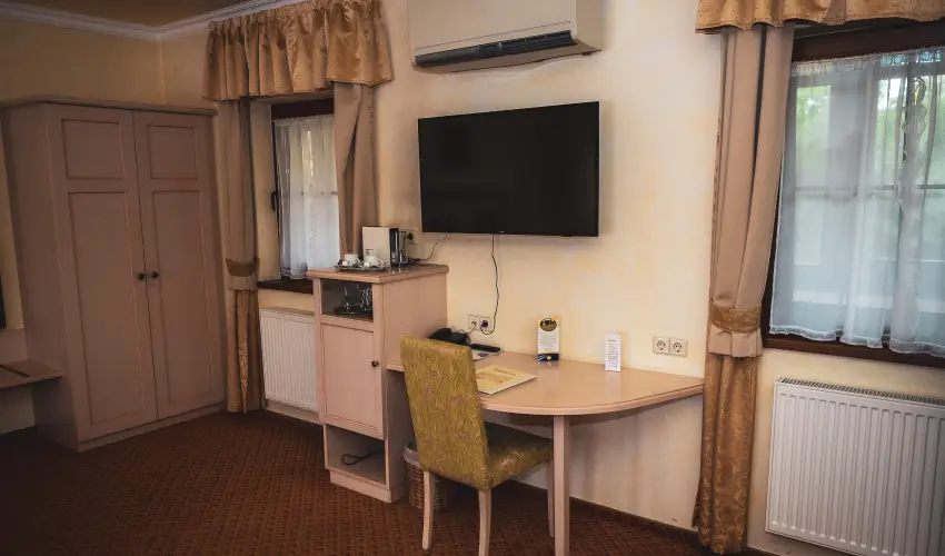 Htkti Wellness Hotel & Lovaspark Mr - Szilveszter