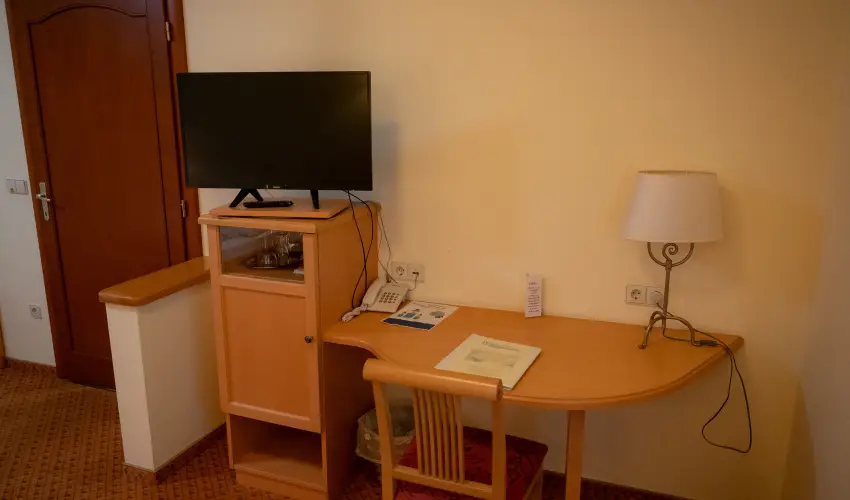 Htkti Wellness Hotel & Lovaspark Mr - Szilveszter