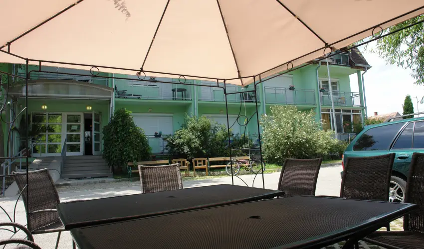 HoldLux Apartmanok Srvr - Szilveszter (min. 2 j)