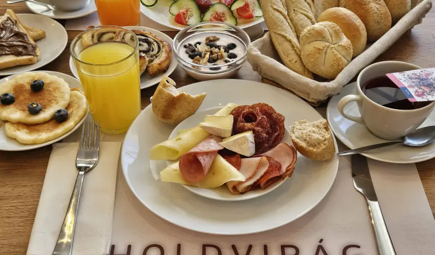 Holdvirg Hotel Srvr - Szilveszter - teljes elrefizetssel