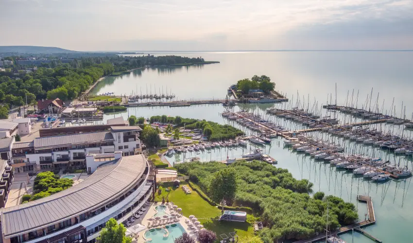Hotel Golden Lake Resort Balatonf�red - Szilveszter (min. 2 �j)