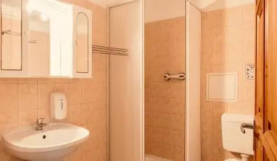 Hajnal Hotel Mez�k�vesd