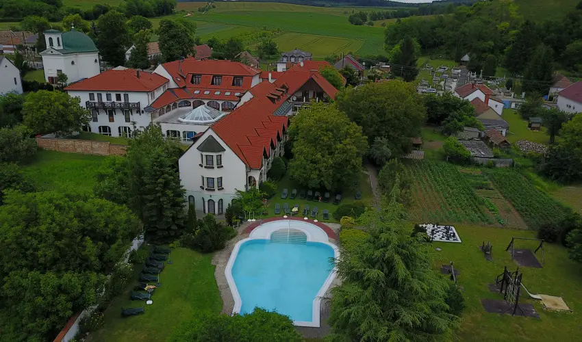 Hasik Hotel D�br�nte - Szilveszter (min. 2 �j)